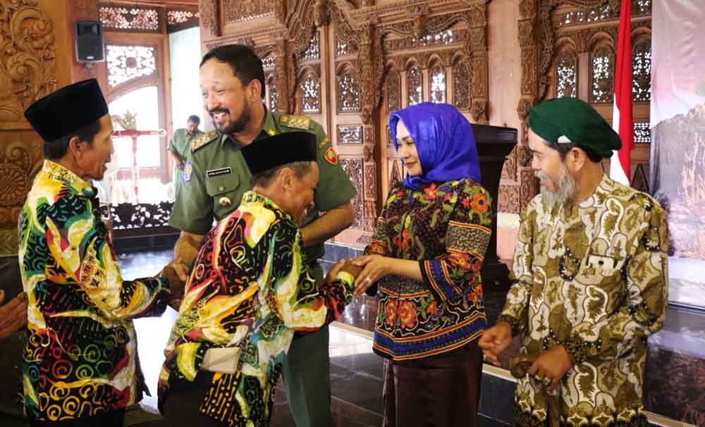 Silaturahmi dengan Alumni Umrah Gratis, Bupati Ipong: Saya Bahagia