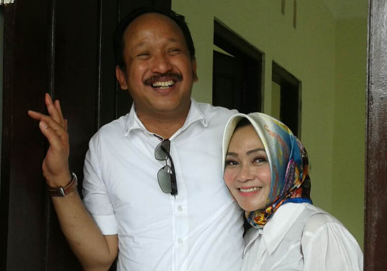 Bupati Ipong dan istri