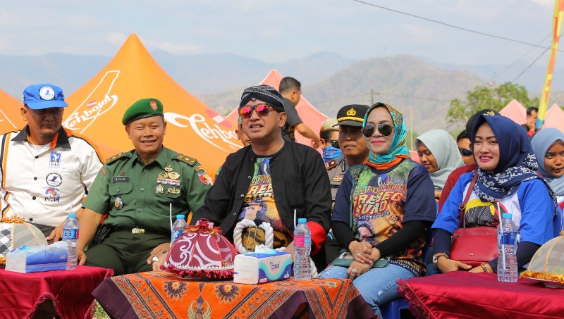 Bupati Ipong saat pembukaan Liga Paralayang di Ponorogo.