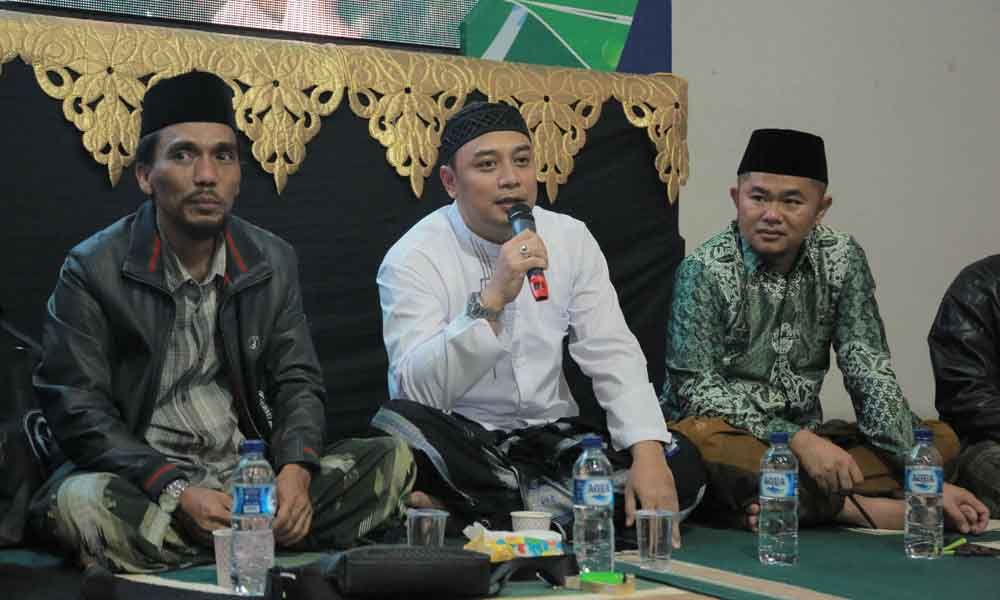 Eri Cahyadi diapit Muhibbin dan Helmy