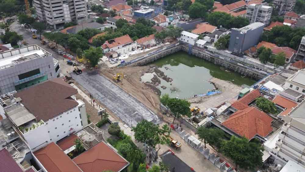 Proyek basement di Jalan Raya Gubeng