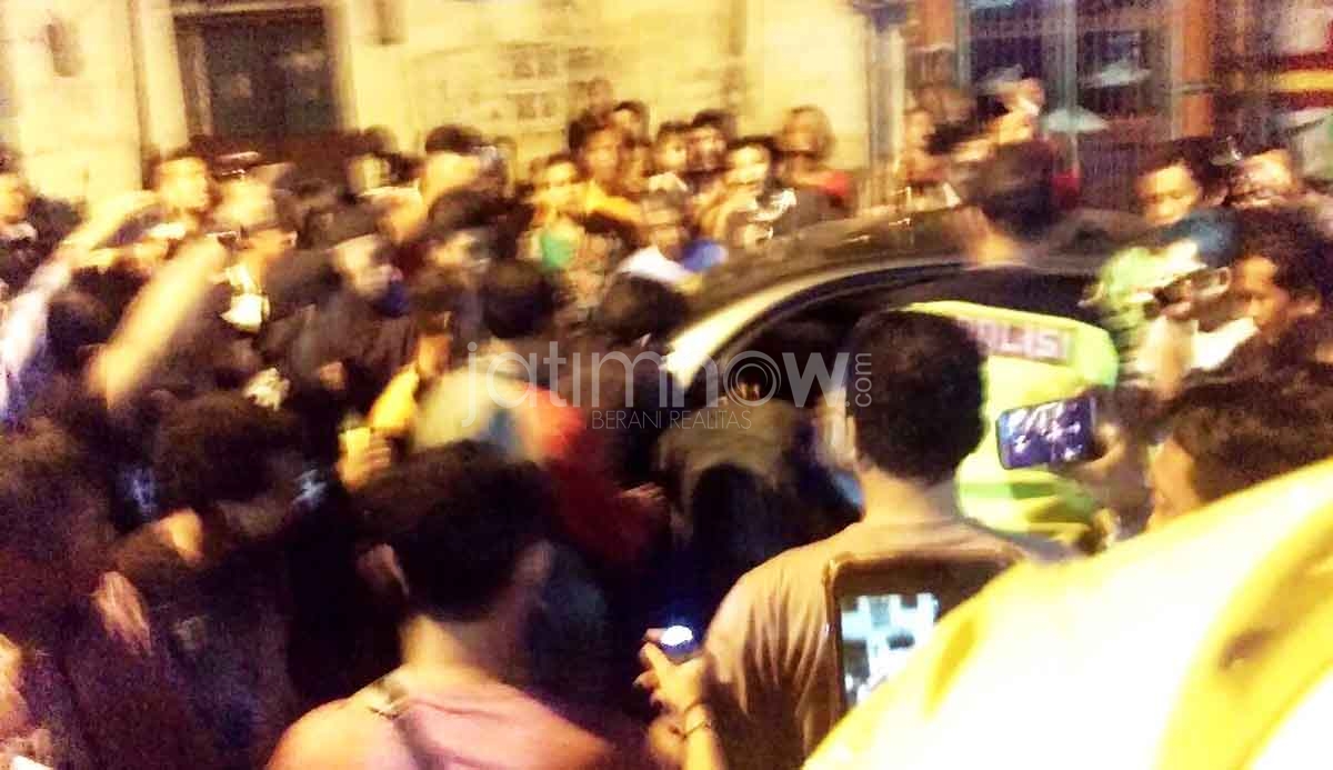 Pelaku jambret diamankan petugas polisi dari amuk masa