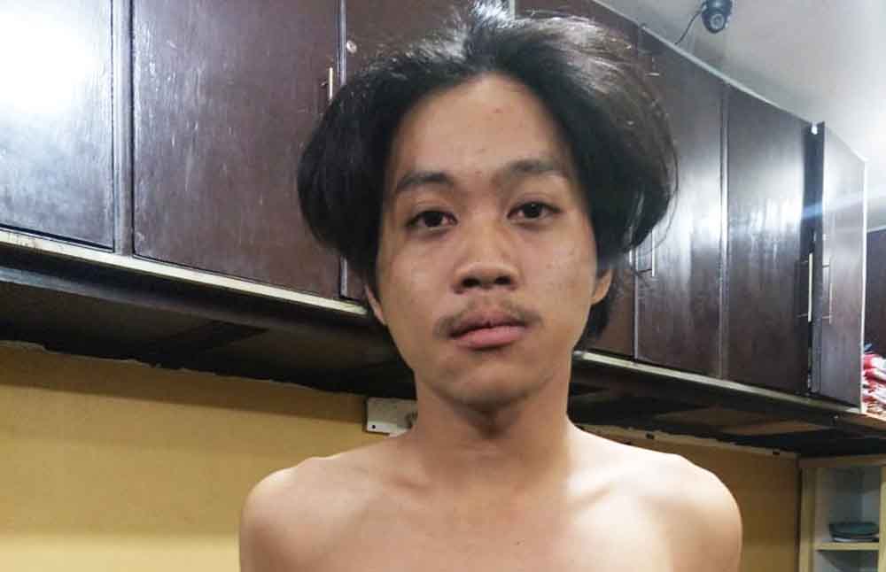 Tersangka pelaku penjabretan saat berada di Mapolsek Sawahan Surabaya