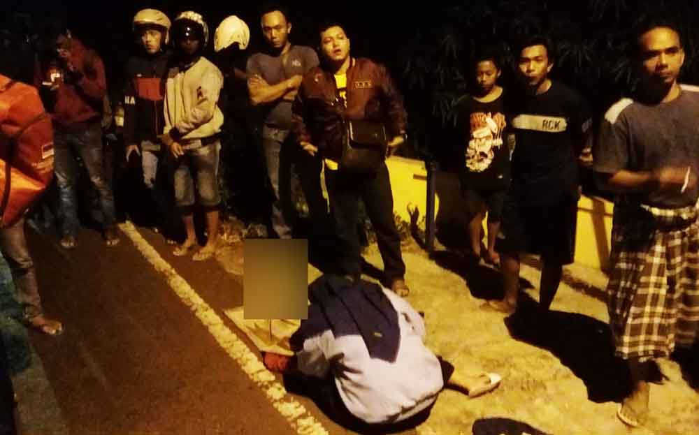 Korban jambret saat di lokasi kejadian