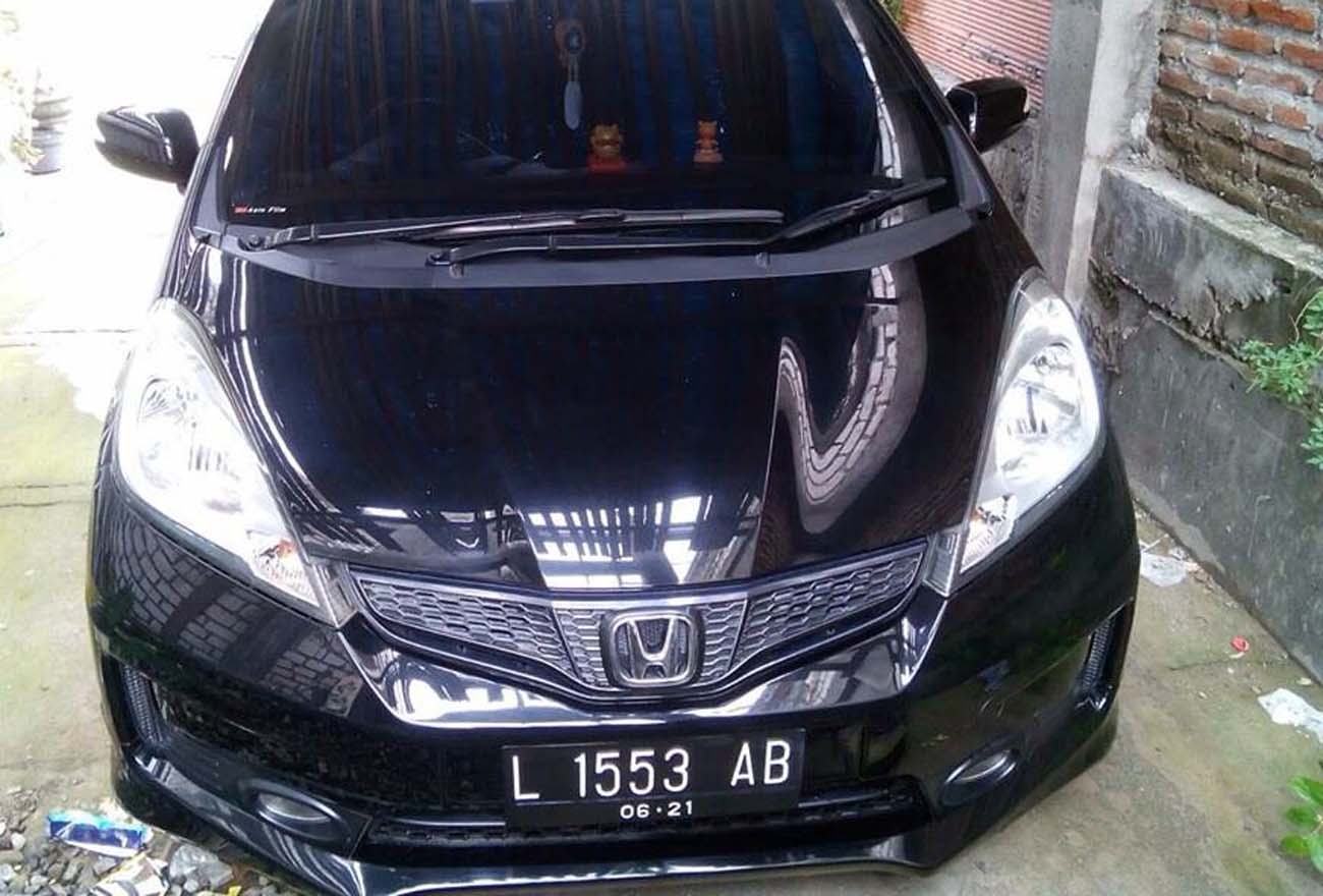 Penampakan mobil Honda Jazz milik Kn yang hilang Kamis (1/3/2018) /(ISTIMEWA)