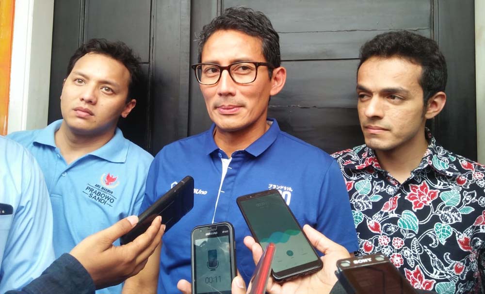 Cawapres Sandiaga Uno usai safari politik di Pasar Besar (Avirista Midaada / jatimnow.com) 