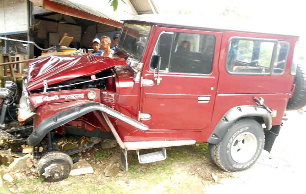 Mobil Toyota Land Cruiser Hardtop tewaskan Warsi