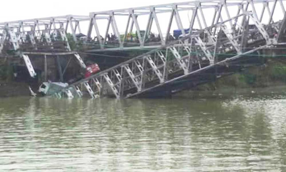Jembatan Widang saat runtuh./Foto: Dokumen jatimnow.com.