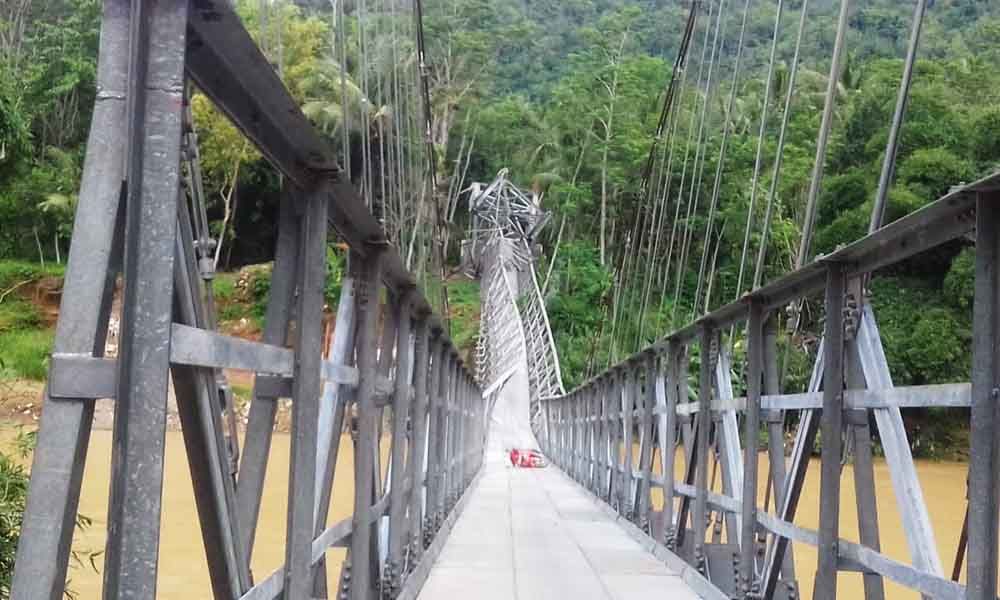 Jembatan runtuh di Pacitan