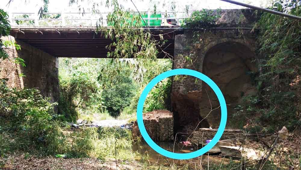 Pondasi jembatan Ngabungan sebagian runtuh/Foto: istimewa