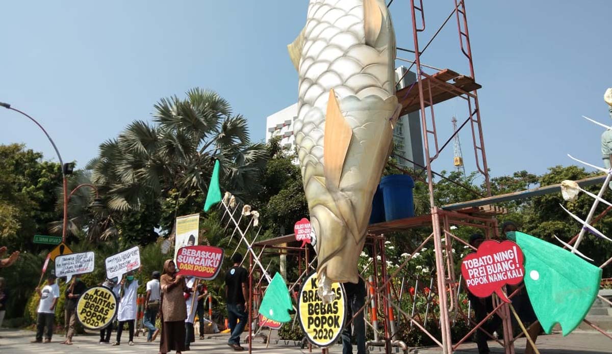 Demo yang digelar Ecoton