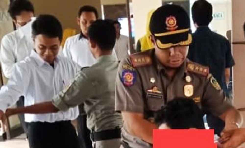 Pemeriksaan peserta tes CPNS di Ponorogo