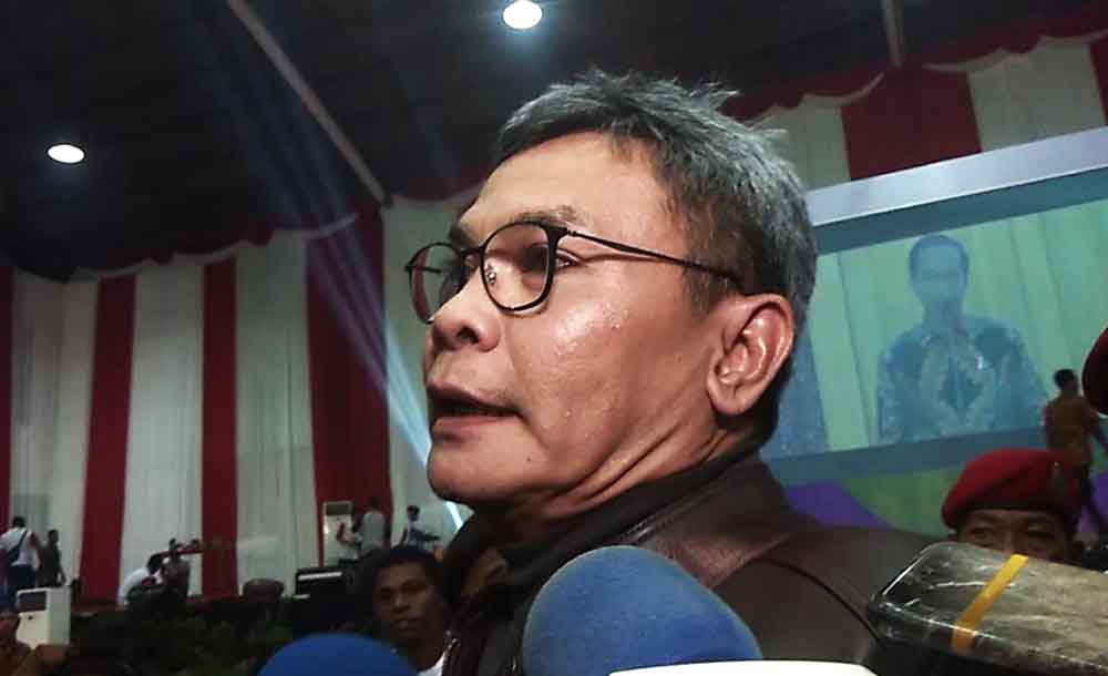 Johan Budi saat acara nobar di Surabaya