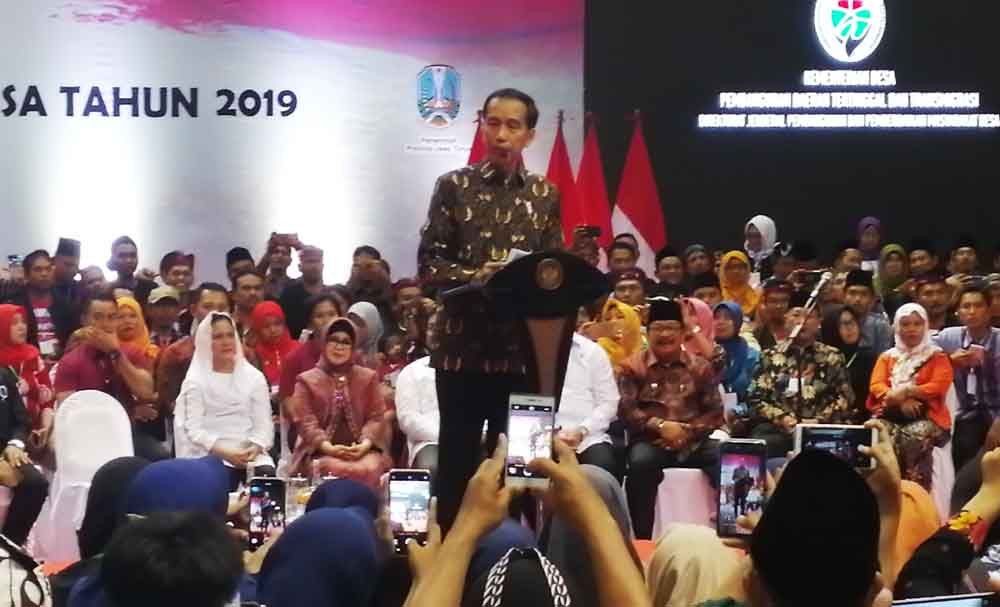 Presiden Jokowi di acara Sosialisasi Prioritas Penggunaan Dana Desa di Surabaya