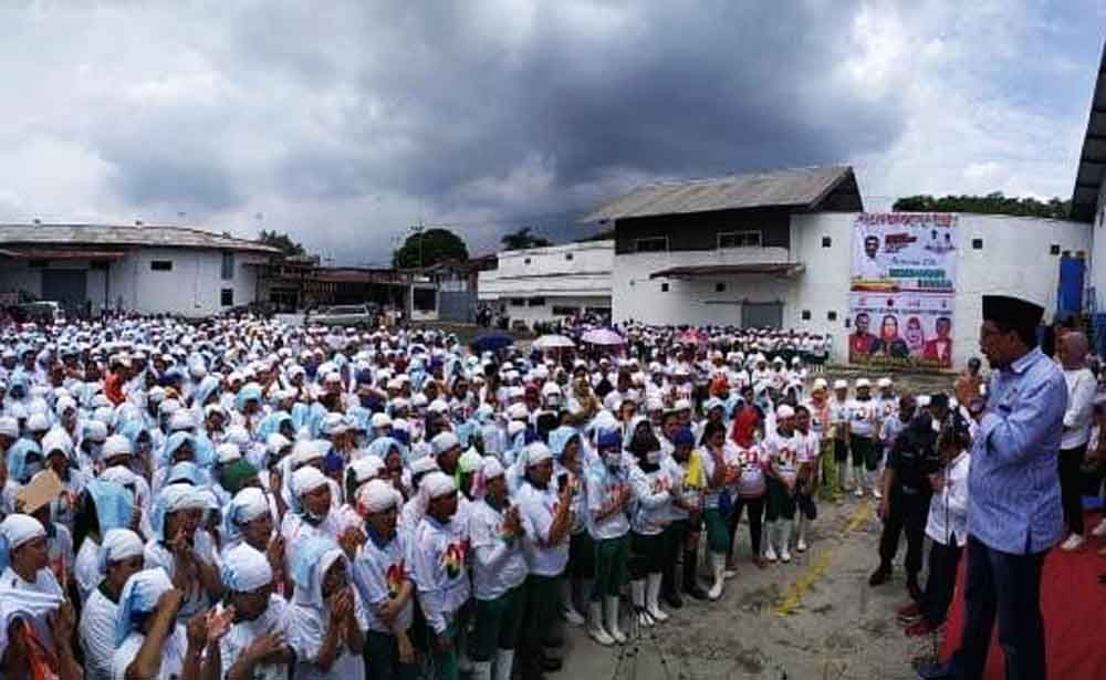 Ketua timses Jokowi Jatim, Irjen Pol (Purn) Machfud Arifin bersama ribuan pekerja di Malang