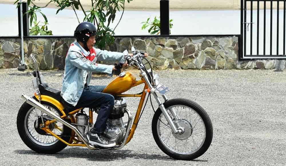 Motor hingga Gitar Milik Jokowi akan Dilelang di Surabaya