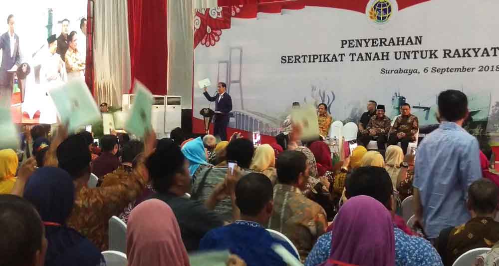 Penyerahan 5000 Sertipikat tanah bagi masyarakat Surabaya, Gresik dan Sidoarjo di Jatim Expo