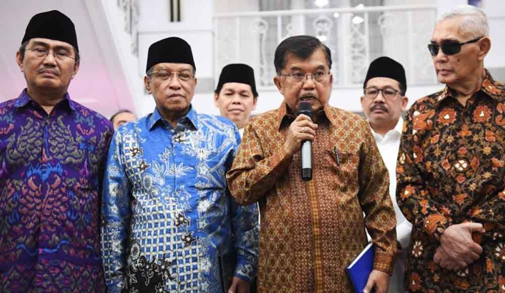 Wakil Presiden Jusuf Kalla (ketiga kanan) berama para tokoh nasional saat memberikan keterangan pers seusai pertemuan di rumah dinas Wakil Presiden, Jakarta Pusat, Kamis (23/5/2019)/ Foto: Antara