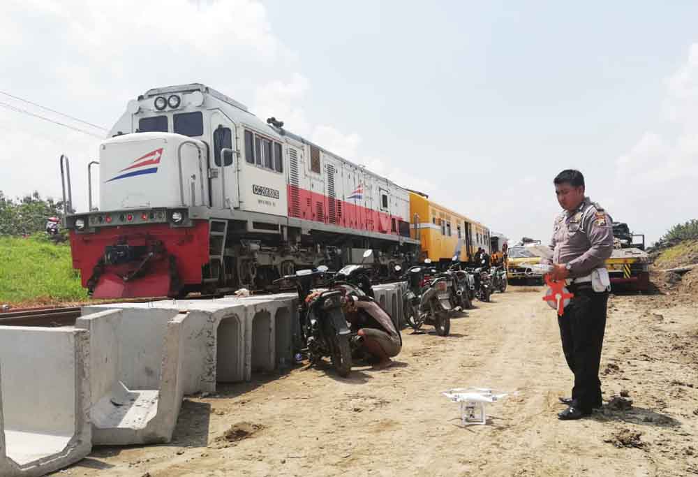 Perbaikan rel di titik  km 215+8 Ngawi, bekas kecelakaan KA Sancaka.