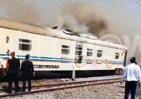 Gerbong kereta Gajayana yang terbakar di Stasiun Nganjuk