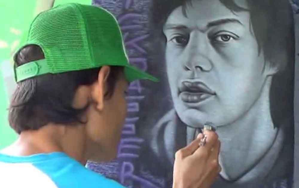 Ibnu Amin gambar kaos dengan airbrush