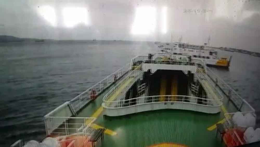 Kapal bersenggolan di selat Bali dari rekaman CCTV