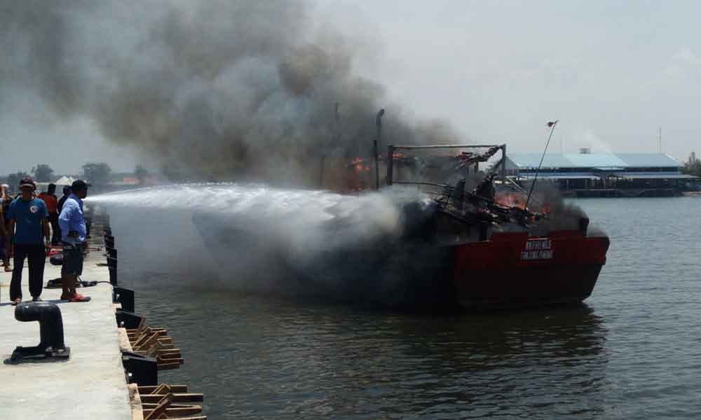 Tidak Ada Korban Jiwa Pada Kebakaran Kapal Pencari Ikan di Probolinggo
