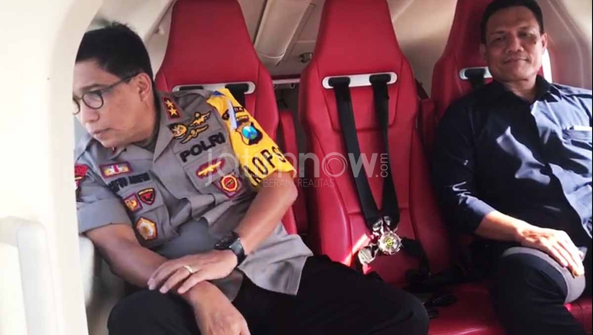 Kapolda Jatim Irjen Pol Machfud arifin saat melakukan pantauan udara arus balik lebaran 2018