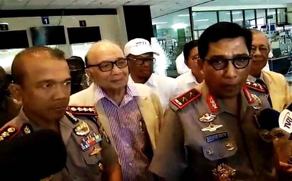 Kapolda Jatim Irjen Pol Machfud Arifin bersama Kapolrestabes Surabaya Kombes Pol Rudi setiawan saat di Universitas Wijaya Kusuma Surabaya