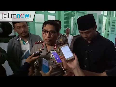 Video: Kapolda Jenguk Kiai Khos Zainuddin Djazuli di RS Darmo