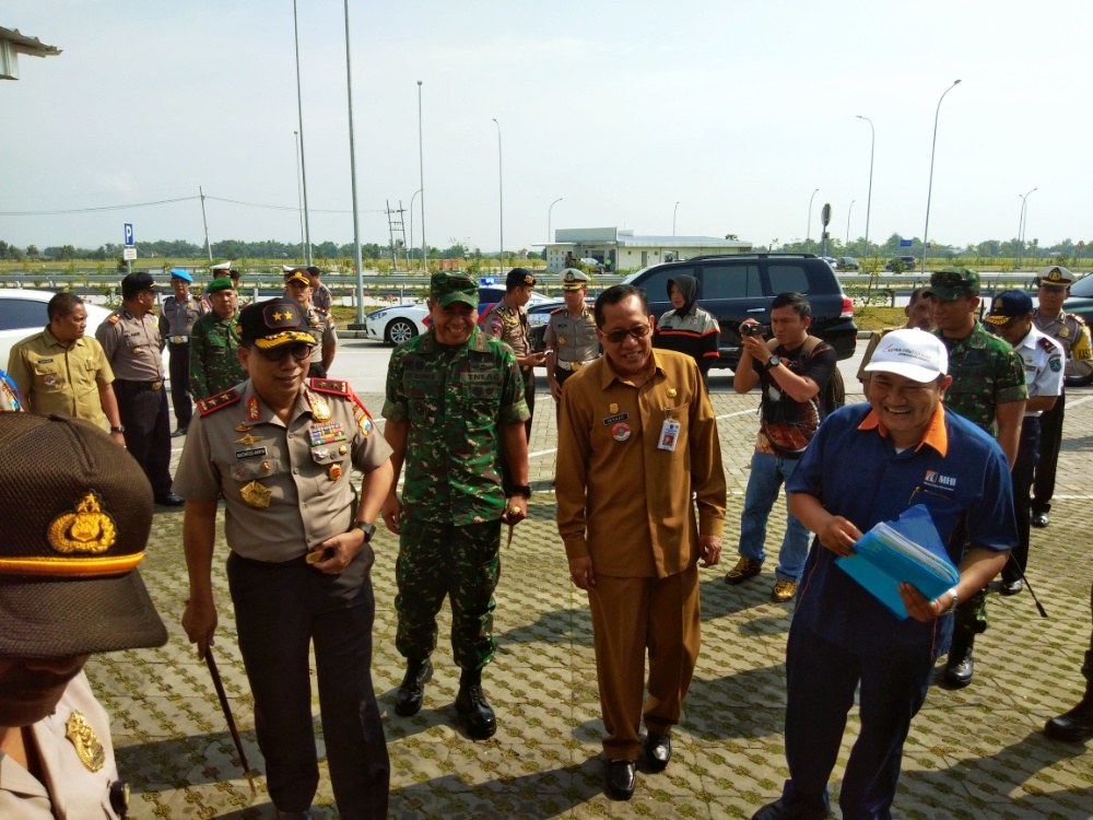Kapolda Jatim beserta rombongan saat rehat di rest area Jombang