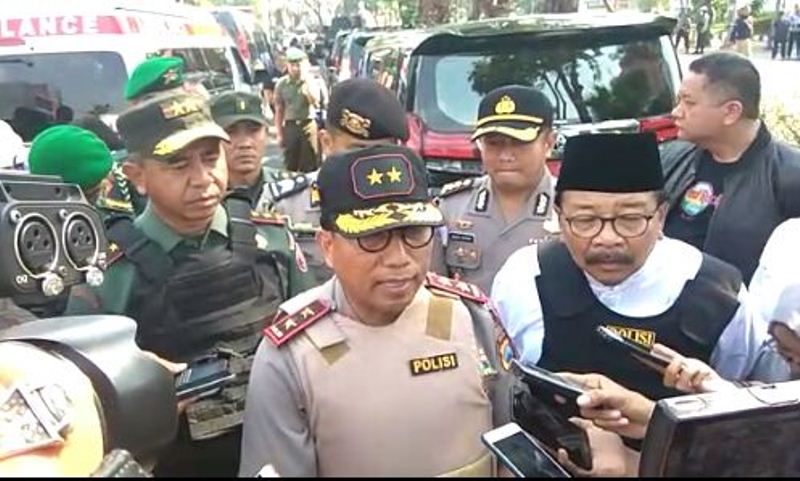 Kapolda Jatim saat memantau gereja yang diteror bom.