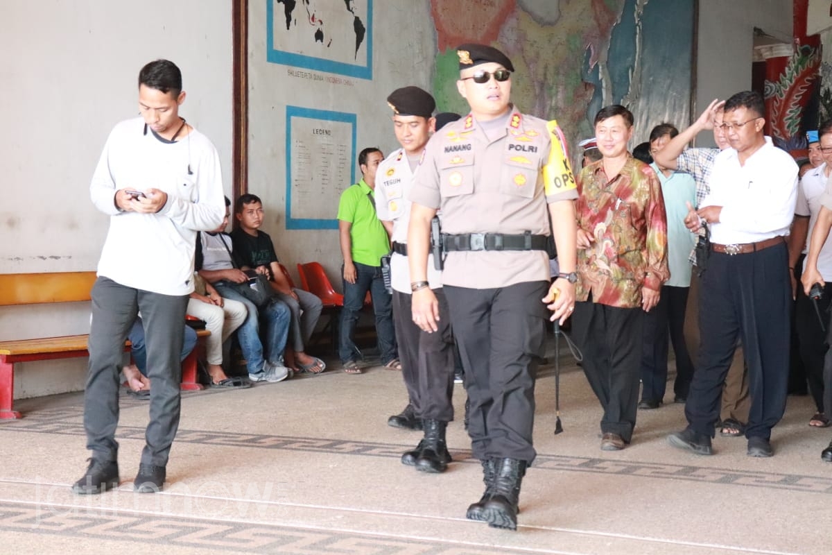 Kapolres Tuban saat mengecek Klenteng Kwan Sing Bio di Jalan Martadinata Kabupaten Tuban.