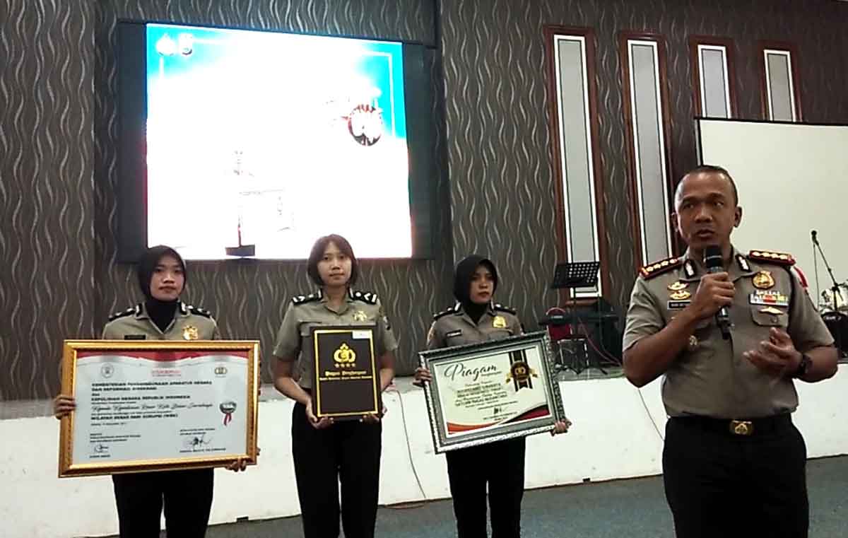 Kapolrestabes Surabaya Kombes Pol Rudi Setiawan saat acara syukuran penghargaan di Mapolrestabes Surabaya.