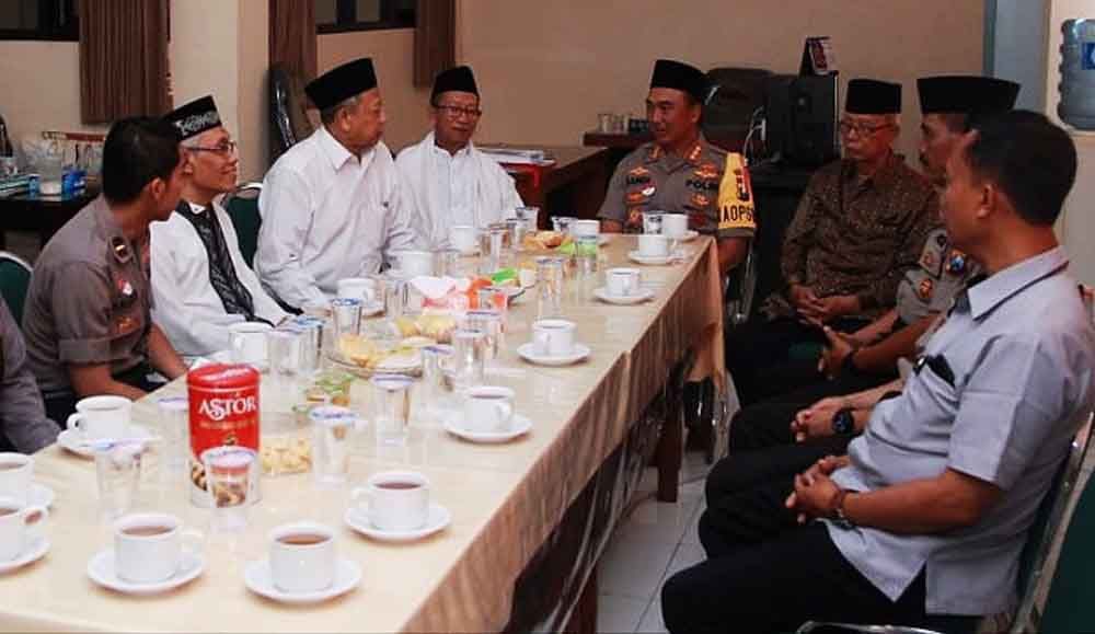 Pertemuan Kapolrestabes Surabaya bersama pengurus MUI.