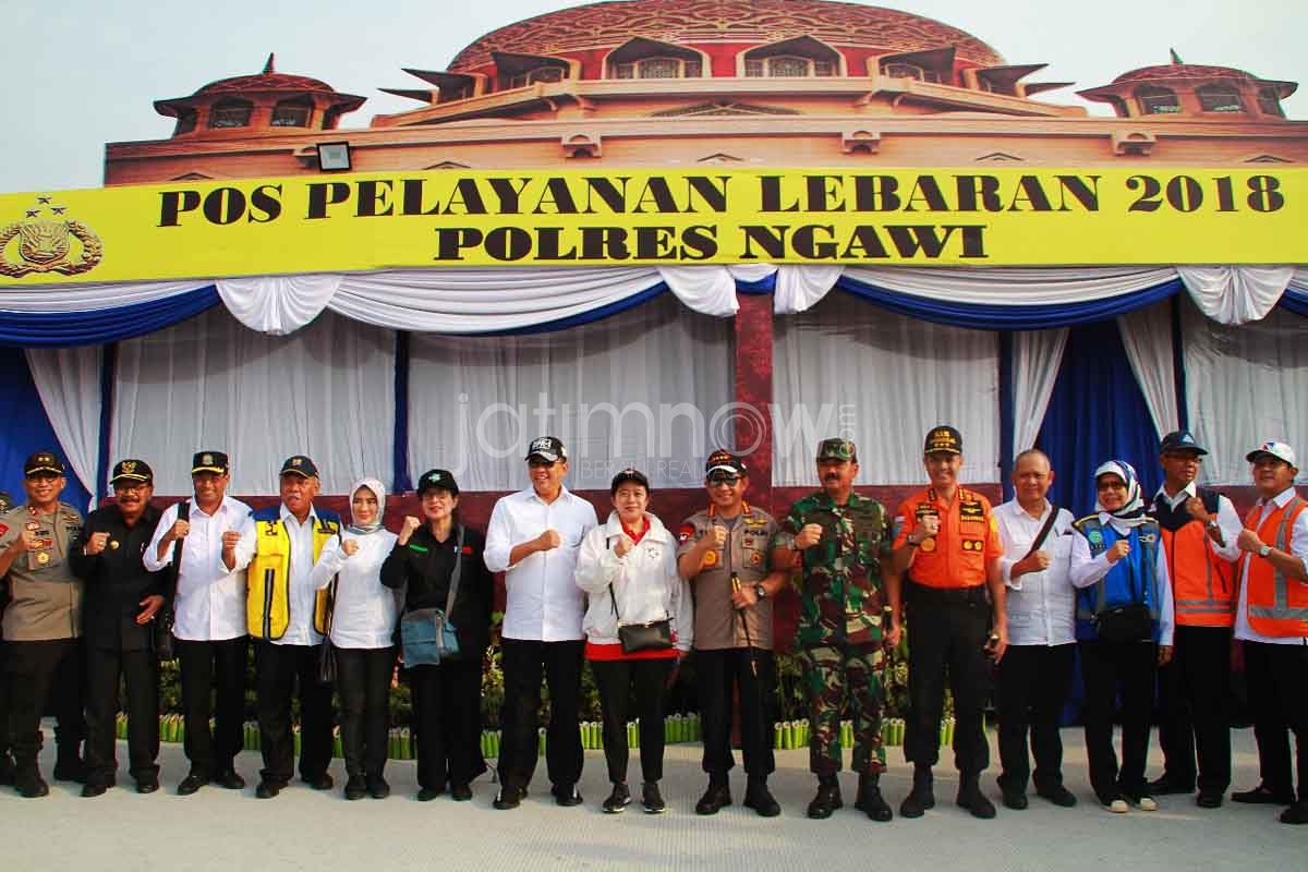 Rombongan Kapolri Jenderal Tito Karnavian saat mengunjungi tol Ngawi