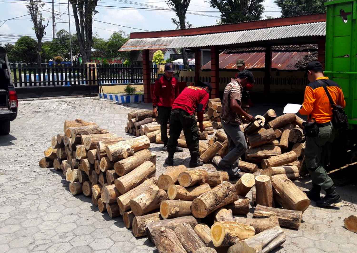 Kayu-kayu ilegal yang berhasil diamankan Polres Ngawi.