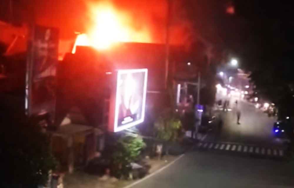 Kebakaran ruko 2 lantai di Mojokerto