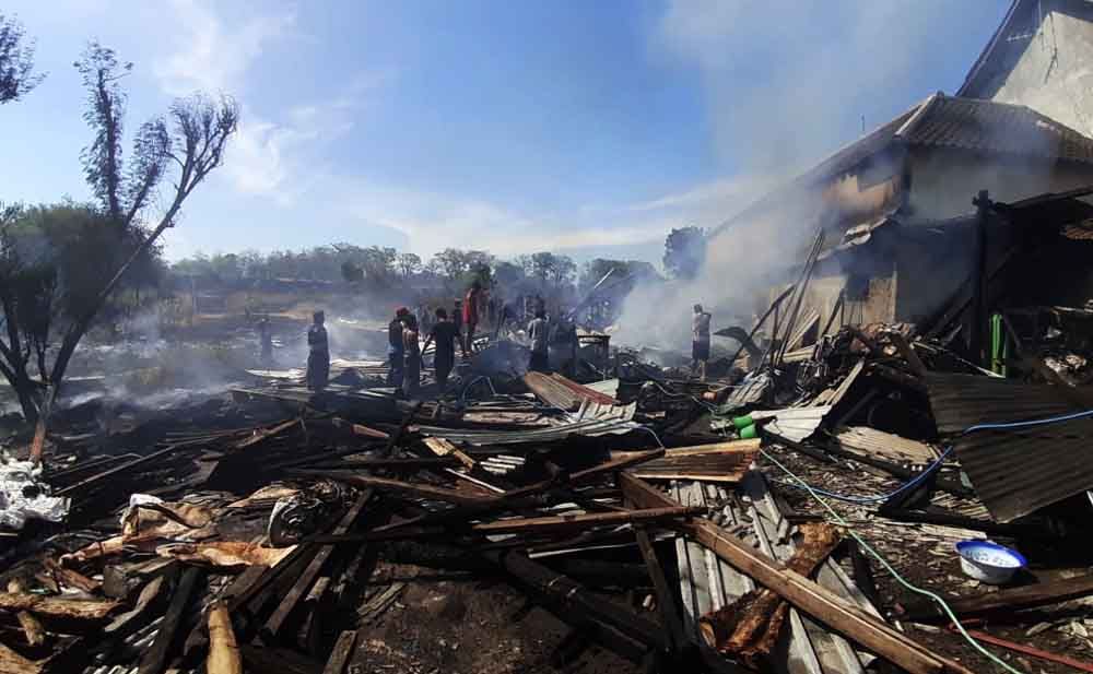 Gudang Tisu yang terbakar di Pasuruan