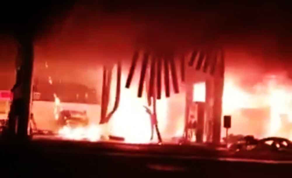 Bus PO Jember Indah yang terbakar di SPBU Jember