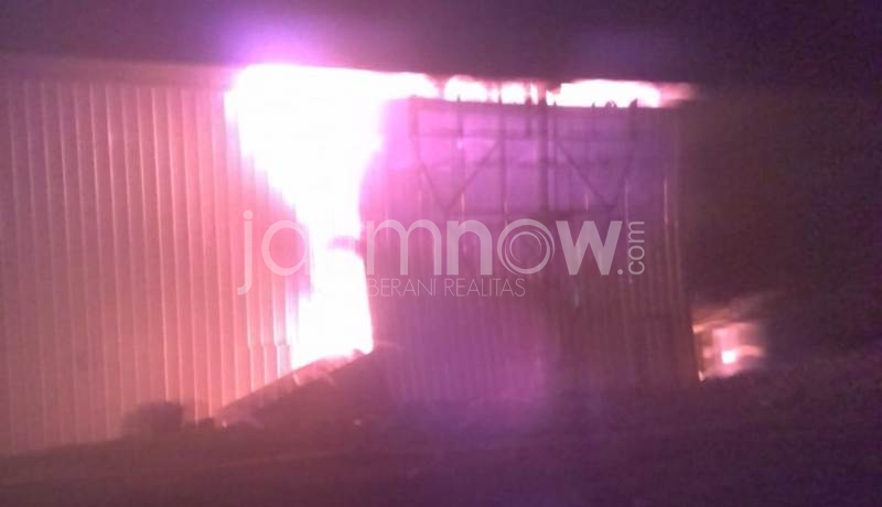 Api melalap Pabrik Triplek di Magetan/Foto: Mita Kusuma