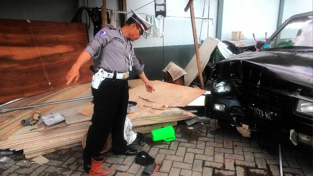 Polisi menggelar olah TKP