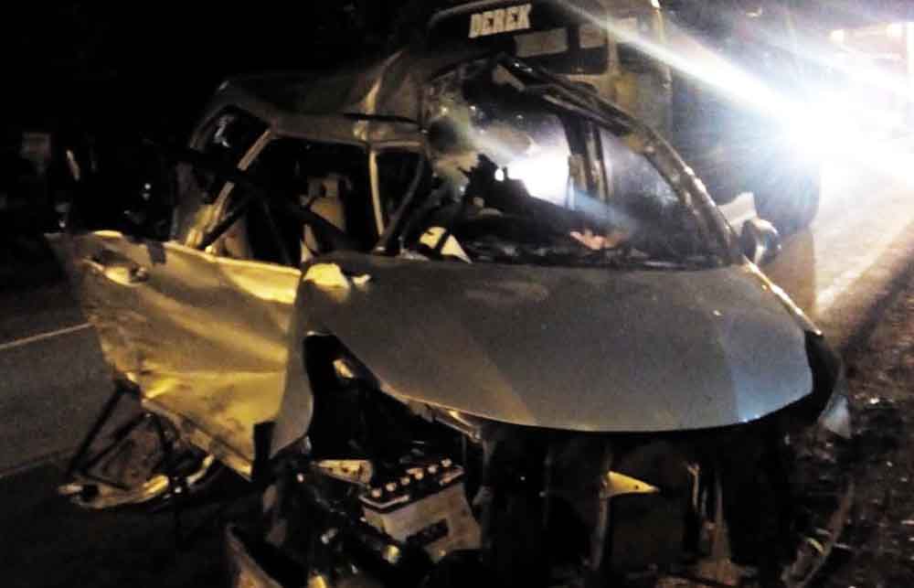Bus Mira Tabrak Avanza di Ngawi, 1 Tewas