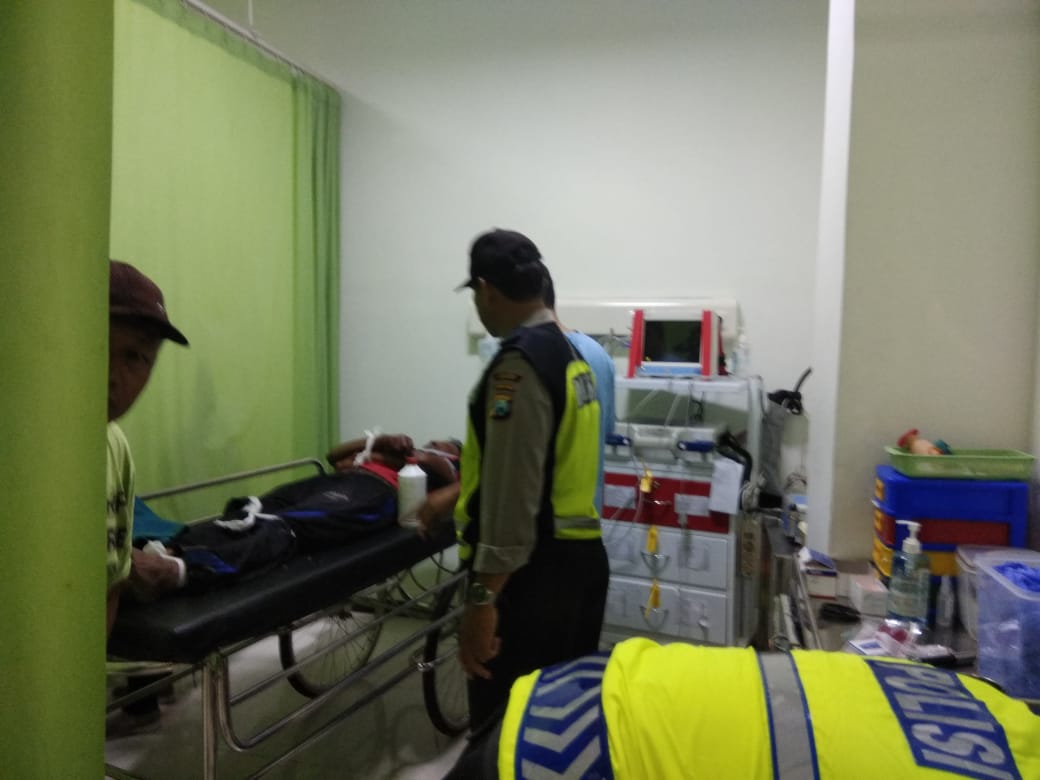 Pengemudi bentor saat di rumah sakit.