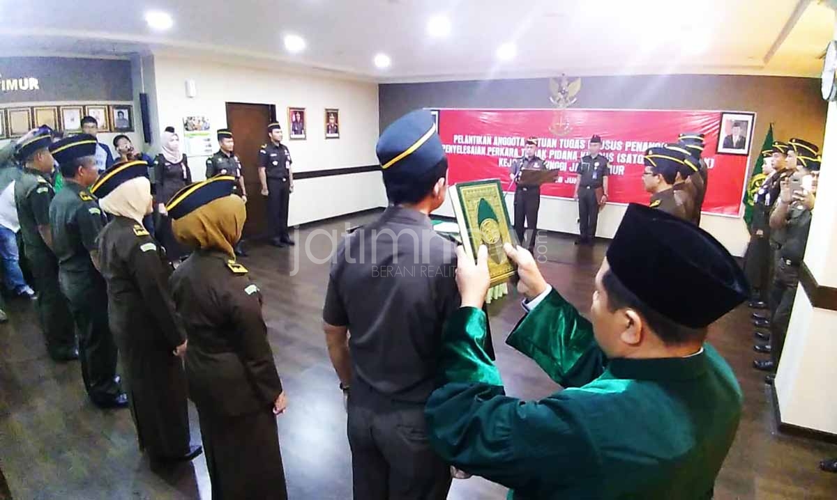 Pengambilan sumpah Satgas P3TPK di Kejaksaan Tinggi Jatim