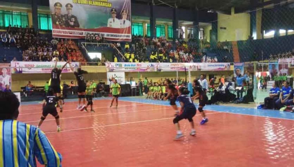 Pertandingan bola voli tingkat remaja