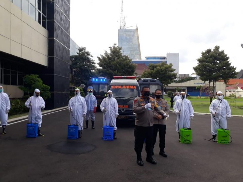 Polda Jatim membentuk Tim Covid Hunter untuk memburu apabila ada pasien Covid-19 yang kabur dari rumah sakit (Foto: Republika/Dadang Kurnia)