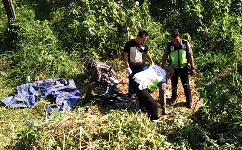 Motor korban yang terpental