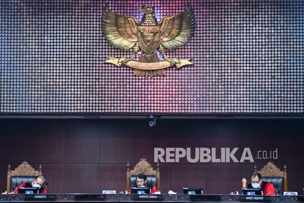  Sidang di Mahkamah Konstitusi (Foto: Antara/Galih Pradipta via Republika)
