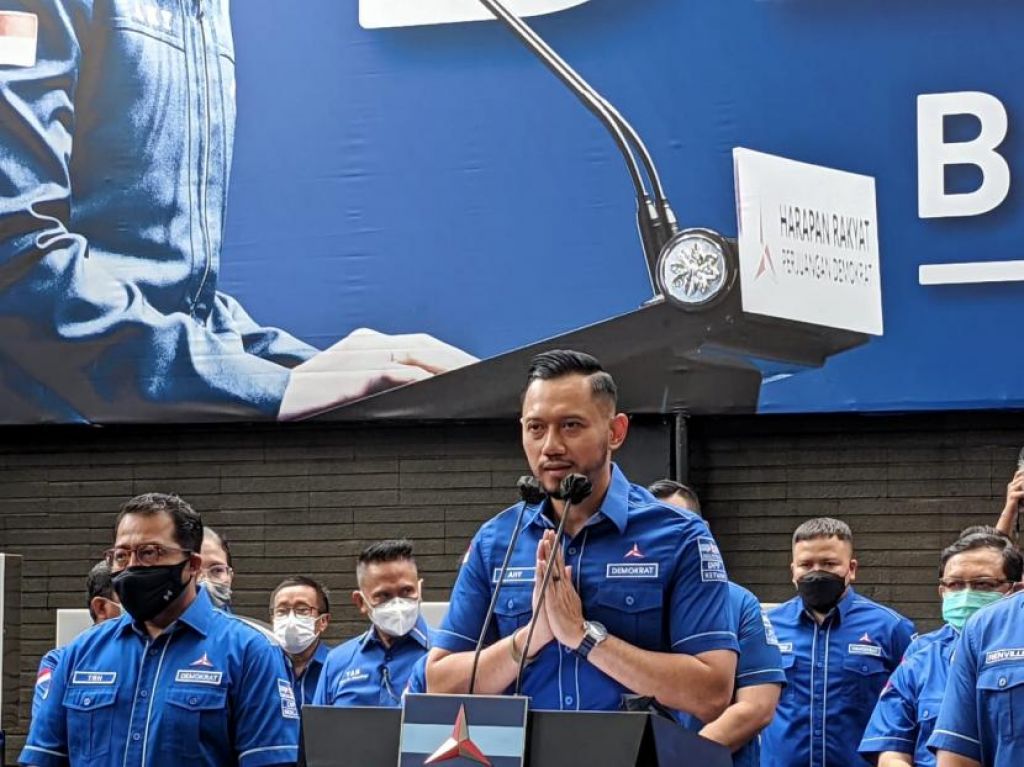 Ketua Umum Partai Demokrat Agus Harimurti Yudhoyono (AHY) menanggapi ditolaknya hasil KLB Deli Serdang oleh Kemenkumhan (Foto: Republika/Nawir Arsyad Akbar)